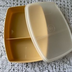 •Vintage• Tupperware Beige Divided Lunch Container; 813-3